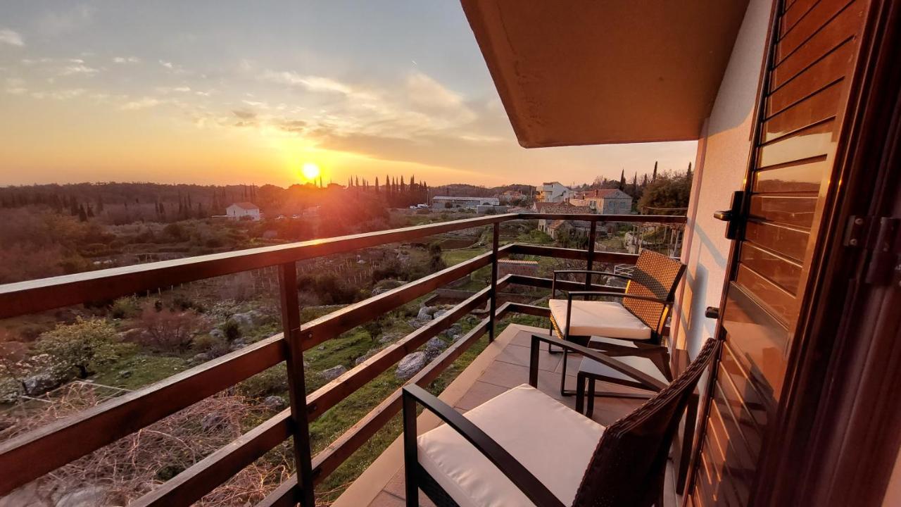Le Petit Apartment Čilipi Екстериор снимка