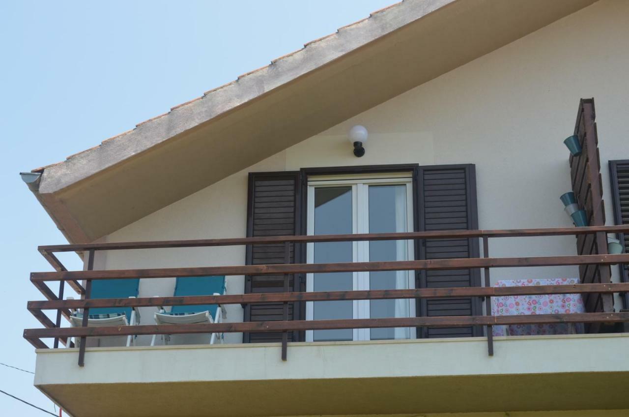 Le Petit Apartment Čilipi Екстериор снимка
